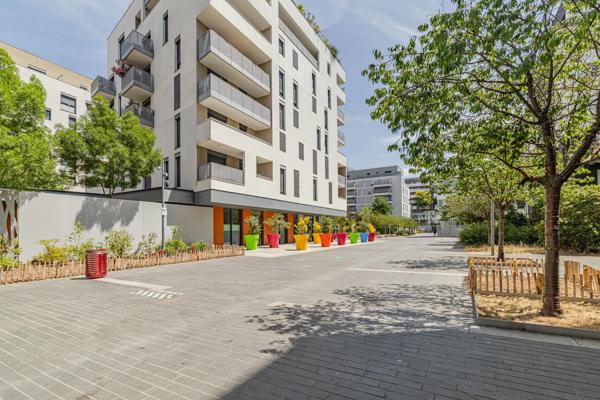Appartement
         4 pièces
        - 81 m² Exclusivité 295 000 € *