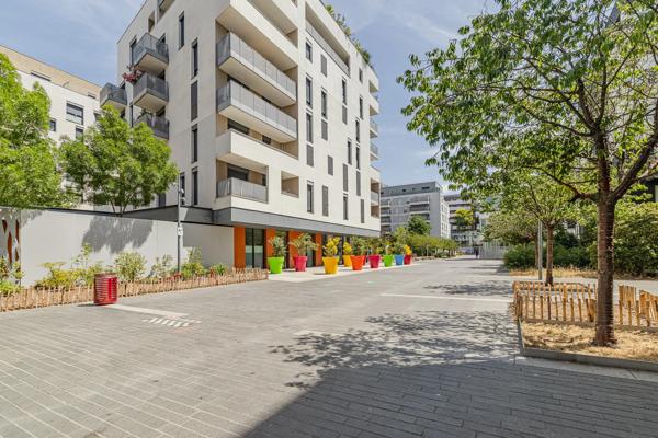 Appartement
         4 pièces
        - 81 m² Exclusivité 295 000 € *