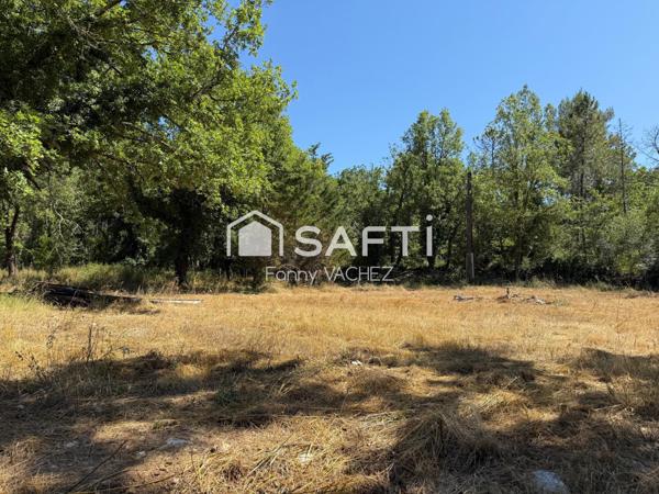 Terrain à bâtir 1500m2 à TOURRETTES (83440)