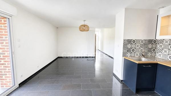Maison semi-individuelle rénovée 104 m² – 2 chambres + bureau – Garage – Jardin – Denain