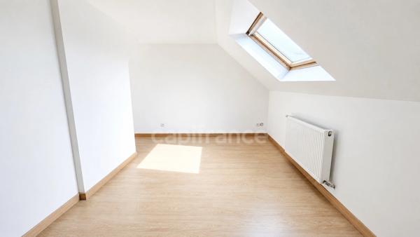 Maison semi-individuelle rénovée 104 m² – 2 chambres + bureau – Garage – Jardin – Denain
