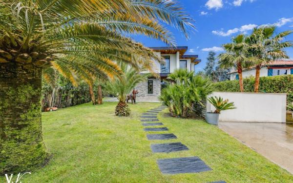 Maison à vendre    4 pièces • 245 m2 Anglet