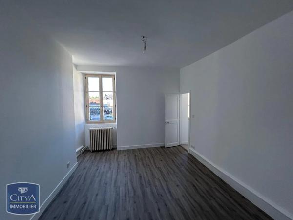 Appartement à louer 5 pièces 94.83m² Le Blanc (36300)