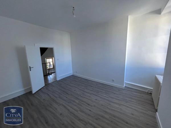 Appartement à louer 5 pièces 94.83m² Le Blanc (36300)