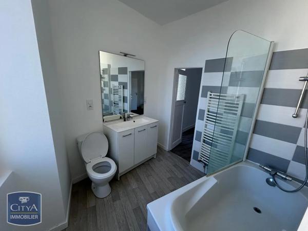 Appartement à louer 5 pièces 94.83m² Le Blanc (36300)
