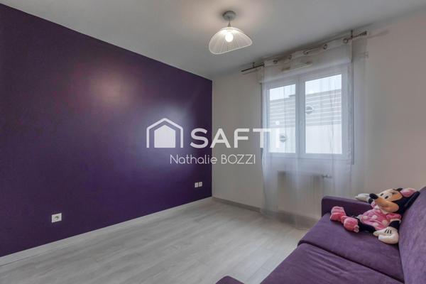 T5 climatisé de 115 m2 a Echirolles Commanderie avec terrasses et garage