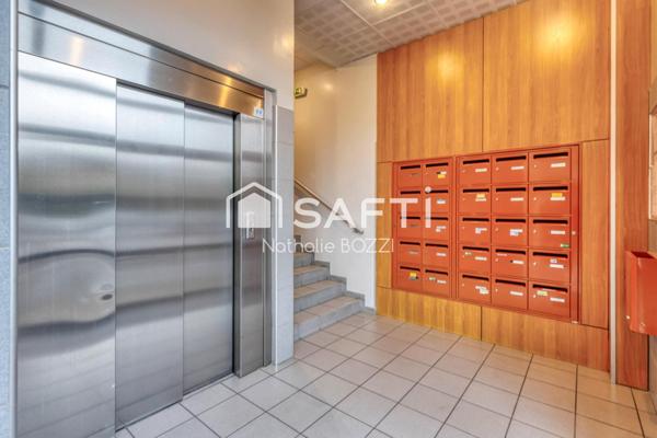 T5 climatisé de 115 m2 a Echirolles Commanderie avec terrasses et garage