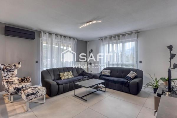 T5 climatisé de 115 m2 a Echirolles Commanderie avec terrasses et garage