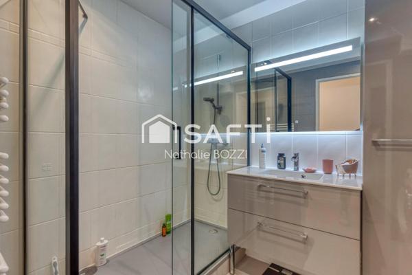 T5 climatisé de 115 m2 a Echirolles Commanderie avec terrasses et garage