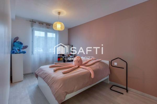 T5 climatisé de 115 m2 a Echirolles Commanderie avec terrasses et garage