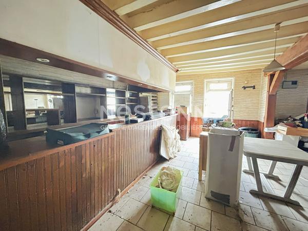 Immeuble avec local commerciale et habitation au coeur de  la commune de  LYE (36)