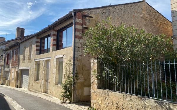 Maison à vendre    6 pièces •  Roquefort