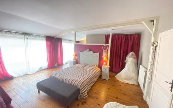 Maison à vendre    6 pièces •  Roquefort