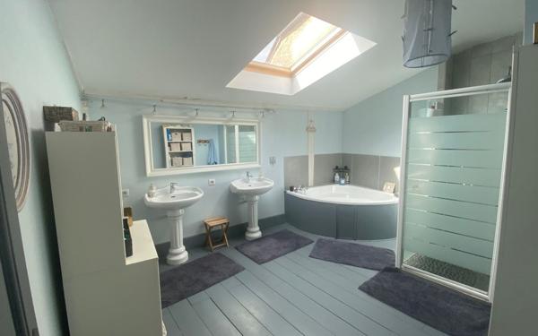 Maison à vendre    6 pièces •  Roquefort