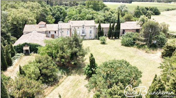Propriete à vendre 32 pièces proche de CARCASSONNE (11) 2 habitations 522m2+ parc 2,82 hectares + dépendances