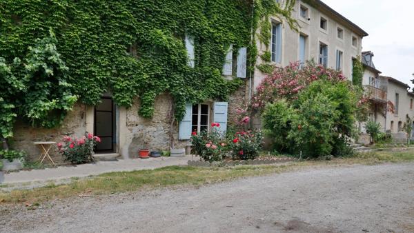 Propriete à vendre 32 pièces proche de CARCASSONNE (11) 2 habitations 522m2+ parc 2,82 hectares + dépendances