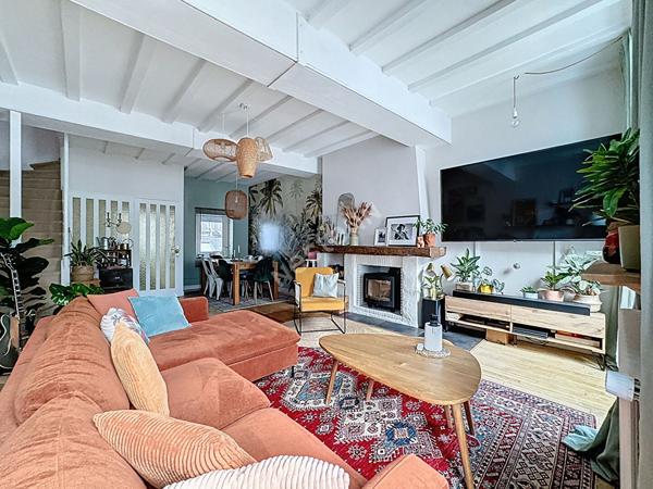 Maison à vendre dans le centre historique d'Ancenis - 3 chambres, bureau, garages, patio et annexe