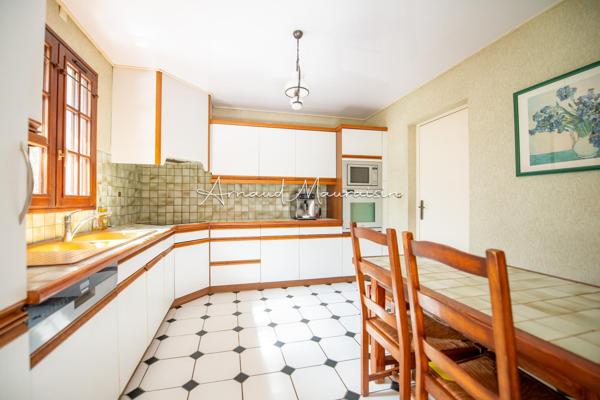 Maison familiale sur joli terrain arboré