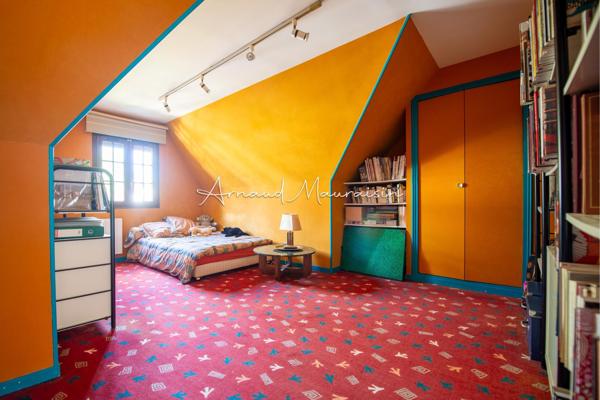 Maison familiale sur joli terrain arboré