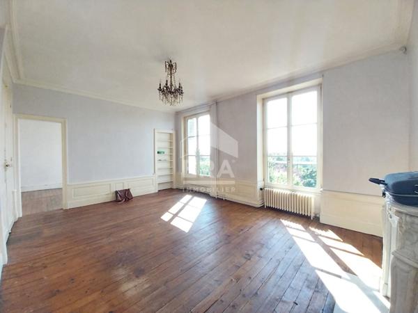 Maison à vendre T9 - BLOIS - Proche gare, demeure familiale avec jardin, vue sur Loire, remises et dépendance