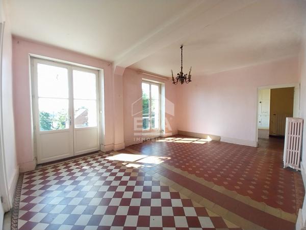 Maison à vendre T9 - BLOIS - Proche gare, demeure familiale avec jardin, vue sur Loire, remises et dépendance
