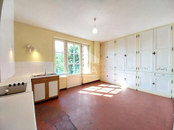 Maison à vendre T9 - BLOIS - Proche gare, demeure familiale avec jardin, vue sur Loire, remises et dépendance