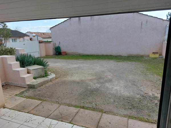 VILLA CONTEMPORAINE RECENTE AVEC PISCINE