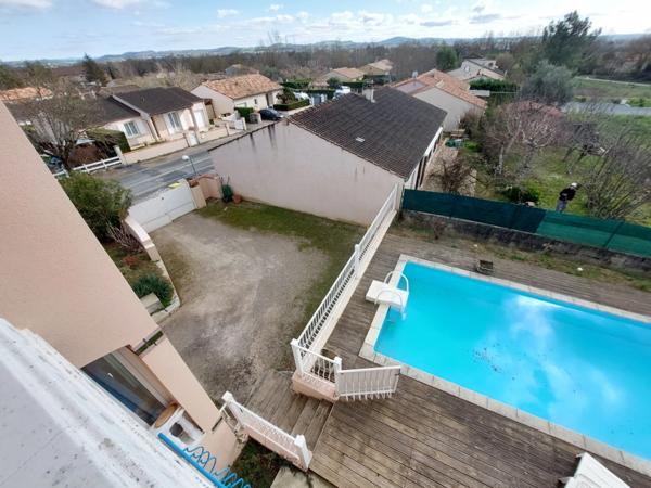 VILLA CONTEMPORAINE RECENTE AVEC PISCINE