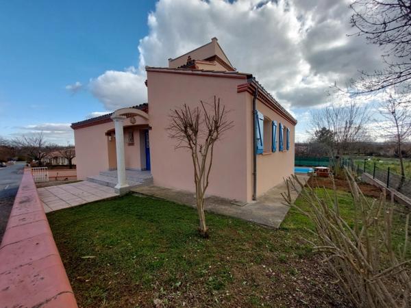 VILLA CONTEMPORAINE RECENTE AVEC PISCINE