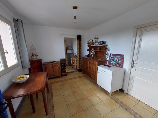 VILLA CONTEMPORAINE RECENTE AVEC PISCINE