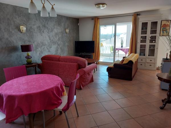 VILLA CONTEMPORAINE RECENTE AVEC PISCINE