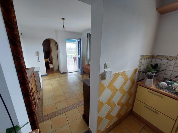 VILLA CONTEMPORAINE RECENTE AVEC PISCINE