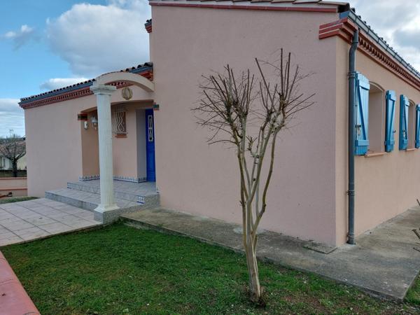 VILLA CONTEMPORAINE RECENTE AVEC PISCINE