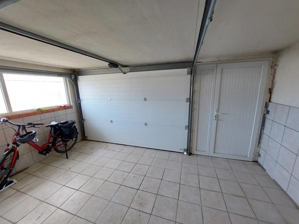 VILLA CONTEMPORAINE RECENTE AVEC PISCINE