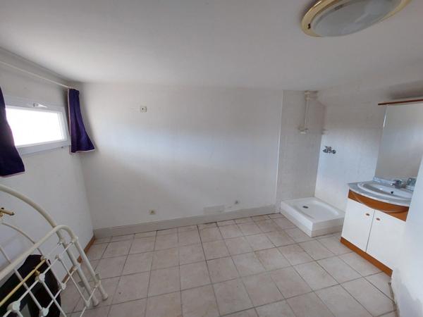 VILLA CONTEMPORAINE RECENTE AVEC PISCINE