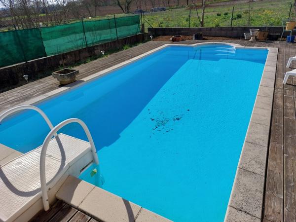 VILLA CONTEMPORAINE RECENTE AVEC PISCINE