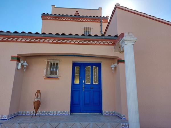 VILLA CONTEMPORAINE RECENTE AVEC PISCINE