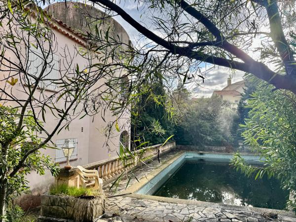 Saint-Raphaël-Boulouris- à rénover villa 185M2 avec garage piscine-terrain 1080m2