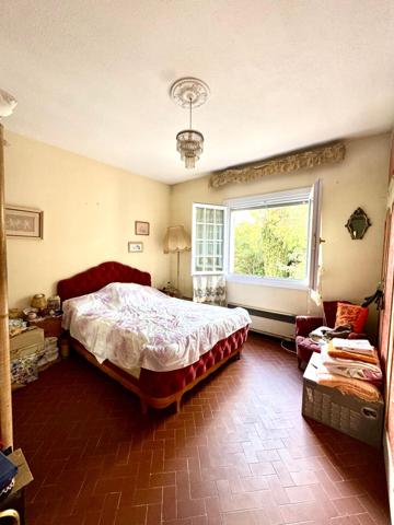 Saint-Raphaël-Boulouris- à rénover villa 185M2 avec garage piscine-terrain 1080m2