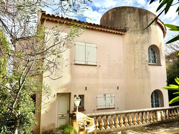 Saint-Raphaël-Boulouris- à rénover villa 185M2 avec garage piscine-terrain 1080m2