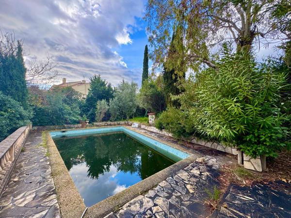 Saint-Raphaël-Boulouris- à rénover villa 185M2 avec garage piscine-terrain 1080m2