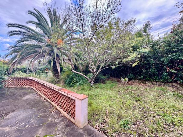 Saint-Raphaël-Boulouris- à rénover villa 185M2 avec garage piscine-terrain 1080m2