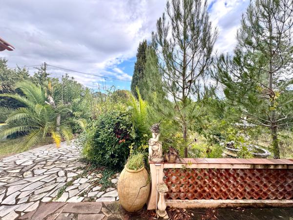 Saint-Raphaël-Boulouris- à rénover villa 185M2 avec garage piscine-terrain 1080m2