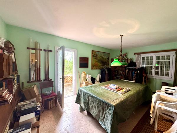 Saint-Raphaël-Boulouris- à rénover villa 185M2 avec garage piscine-terrain 1080m2