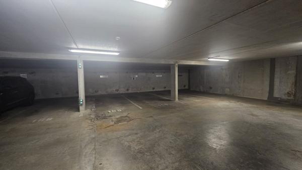 Bureaux aménagés de 140m² environ, terrasse, garage et 5 places de parkings