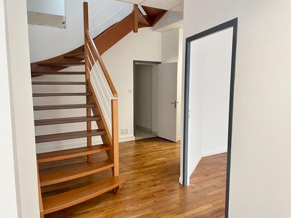 Local commercial Segre En Anjou Bleu 97.95 m2