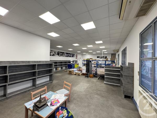 à vendre  700 m2 ST AFFRIQUE - 12