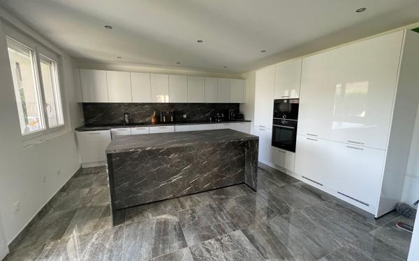 Maison à vendre    6 pièces •  Chavanoz