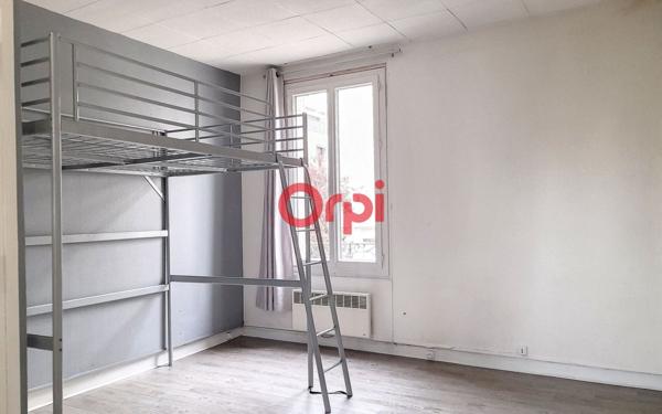 Appartement à louer    1 pièce •  Suresnes