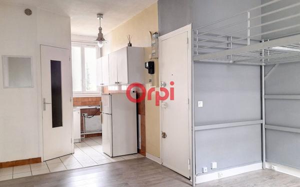 Appartement à louer    1 pièce •  Suresnes